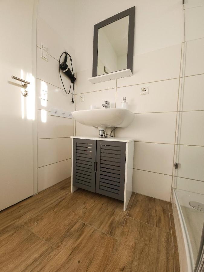 ארפורט Schoene Ferienwohnung 78M2, 3 Schlafzimmer, 2 Baeder, Zentrumnah, 1Og מראה חיצוני תמונה